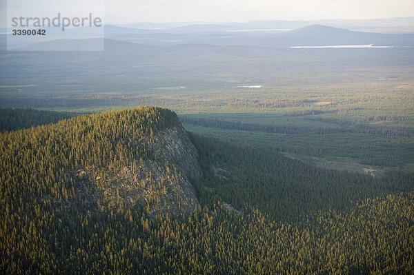 Blick über eine Berglandschaft  Lappland  Schweden.