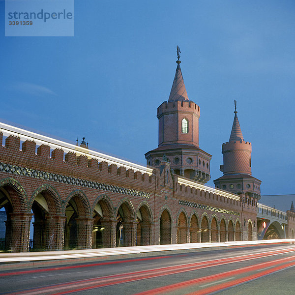 Oberbaumbrücke  Berlin  Deutschland  Langzeitbelichtung