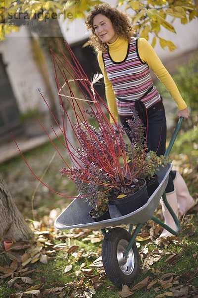 herbstliche Gartenarbeit