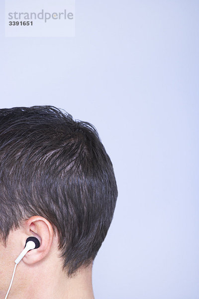 Profil Kopf abgeschnitten  Kopfhörer im Ohr