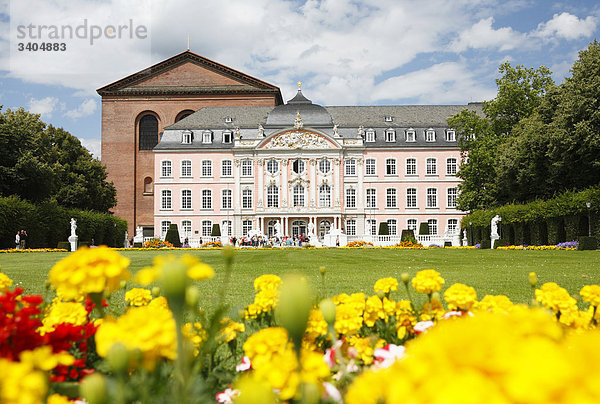 Schlossgarten und Kurfürstliches Palais in Trier  Deutschland