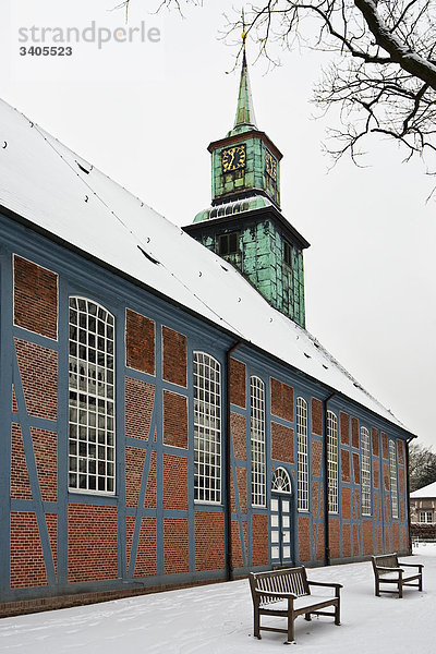 Kirche im Winter  Hamburg  Deutschland