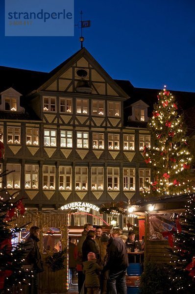 Weihnachtsmarkt auf dem Marktplatz in Wolfenbüttel  Deutschland