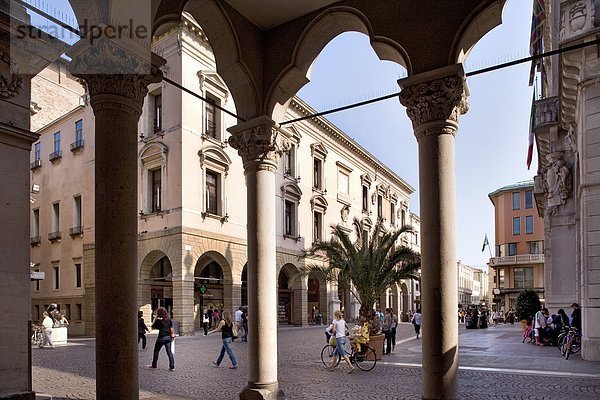 Platz vor der Universität in Padua  Venetien  Italien