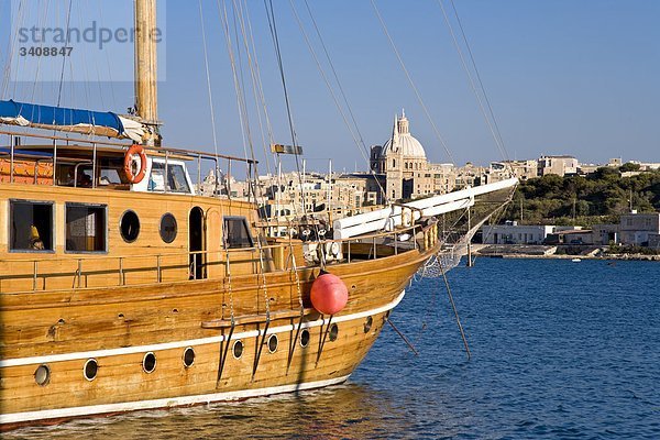 Blick auf Valletta  Schiff im Vordergrund  Malta