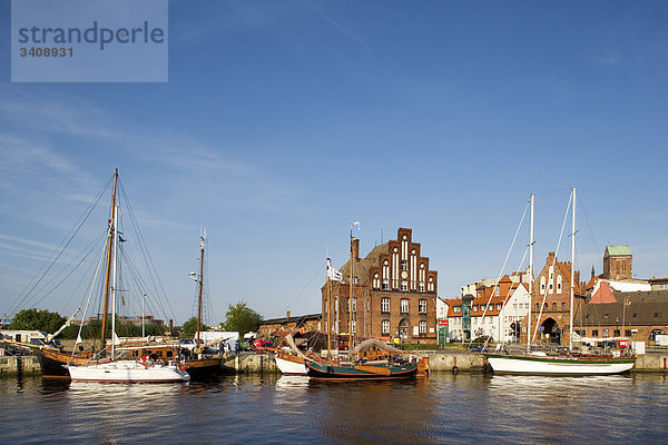 Boote im Alten Hafen von Wismar  Deutschland