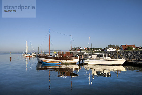 Boote im Hafen von Vitte  Hiddensee  Deutschland