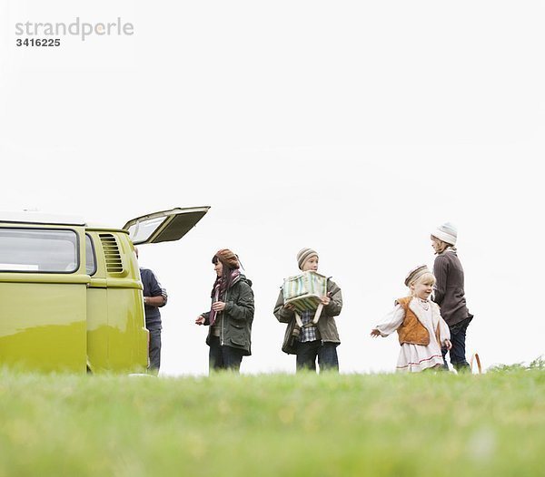 Familien- und Wohnmobil im Freiland