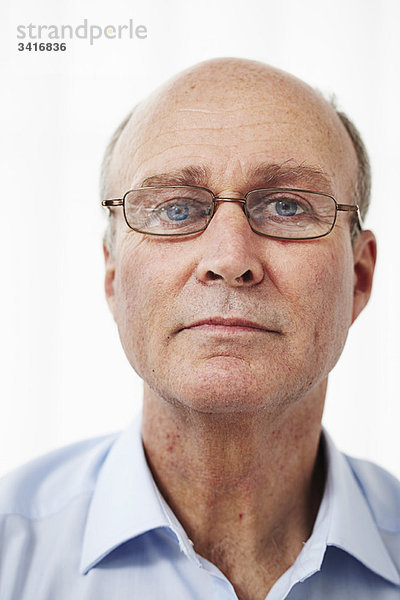 Porträt eines Mannes mit Brille