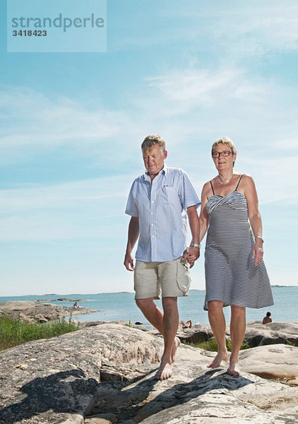 Ältere Paare am Strand