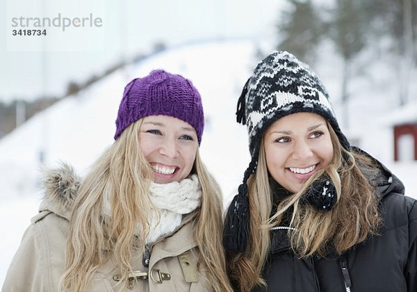 Mädchen im Winterurlaub