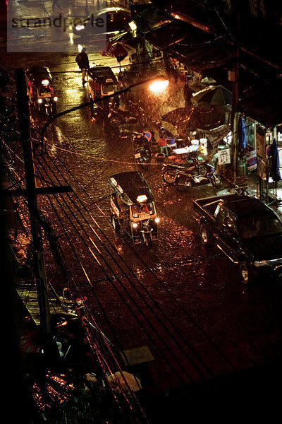 Straße in Bangkok  Thailand  Erhöhte Ansicht
