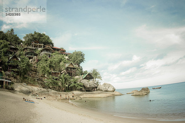 Touristen am Strand von Ko Phangan  Thailand