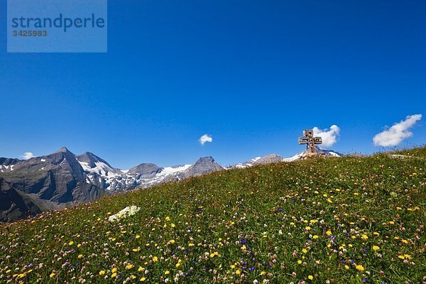 Österreich  Sonnenwelleck  Fuscherkarkopf  Breitkopf  Hohe Dock  Kreuz in Landschaft