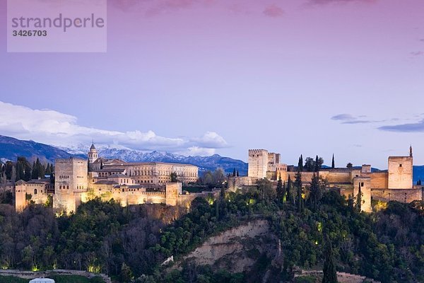 Spanien  Granada  Blick über Alhambra  Sierra Nevada im Hintergrund