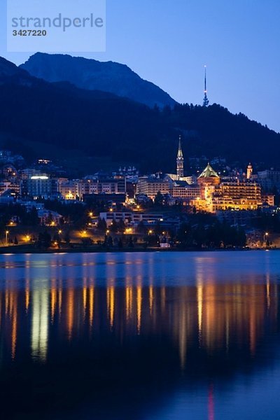 Schweiz  Graubünden  St. Moritz mit St. Moritzer See bei Nacht