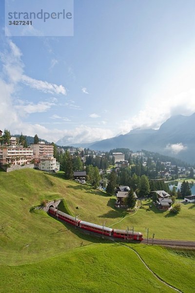 Schweiz  Graubünden  Eisenbahn  Arosa im Hintergrund