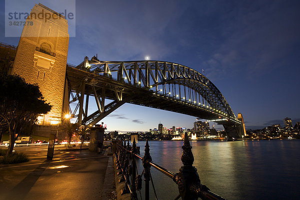 Blick auf die Sydney Harbour Bridge  Sydney  Australien