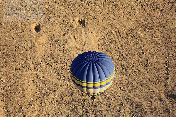 Heißluftballon über Gräbern des Adels Ägypten