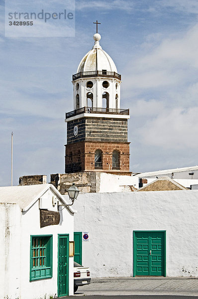 Häuser und Kirche San Miguel in Teguise  Lanzarote  Spanien