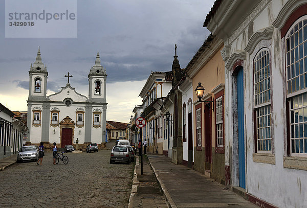 Blick auf eine Kirche in Sao Joao del Rei  Minas Gerais  Brasilien