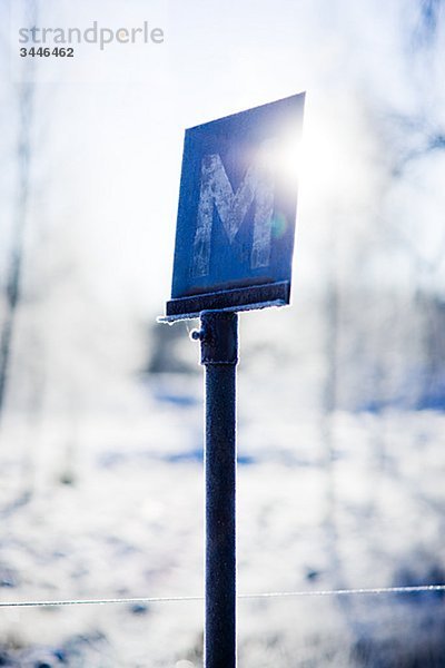 Skandinavische Halbinsel  Schweden  Sk_•ne  Ansicht von Road-Sign Sonne hinter