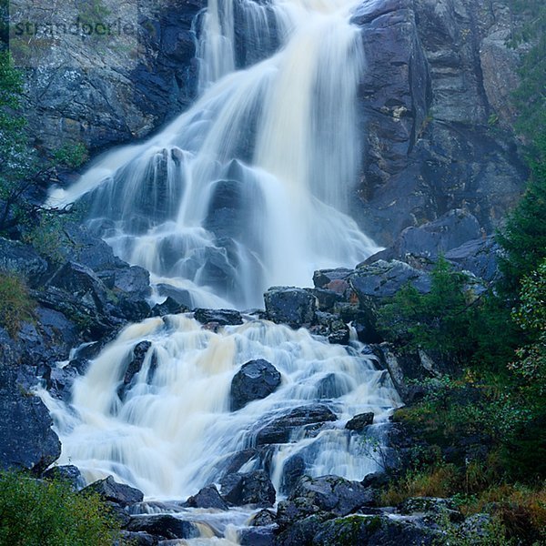 Skandinavien  Schweden  Bohuslan  Blick auf Wasserfall