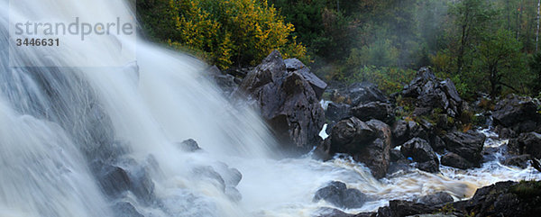 Skandinavien  Schweden  Bohuslan  Blick auf Wasserfall  elevated view