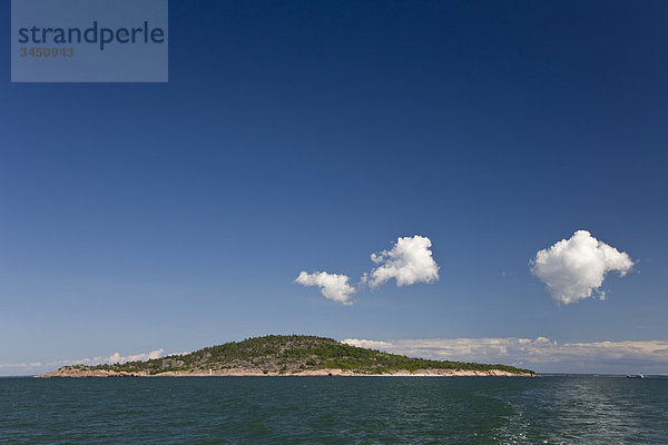 Wolken über eine Insel