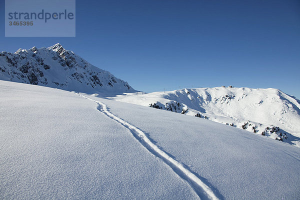 Snowboardpiste im Neuschnee