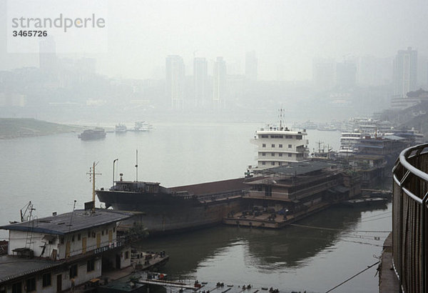 Boote im Hafen  Gelber Fluss  Chongqing  China