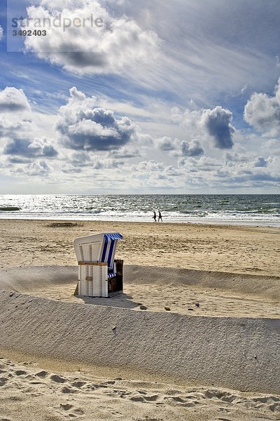Strandkorb am Strand in Kampen  Sylt  Deutschland  Erhöhte Ansicht
