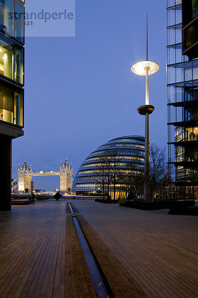 Tower Bridge und City Hall  London  UK  England  Europa