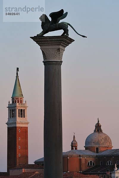 Markussäule und San Giorgio maggiore  Venedig  Italien  Europa