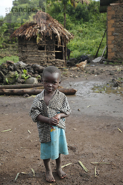 Kind im Pygmäendorf  Uganda  Ostafrika  Afrika