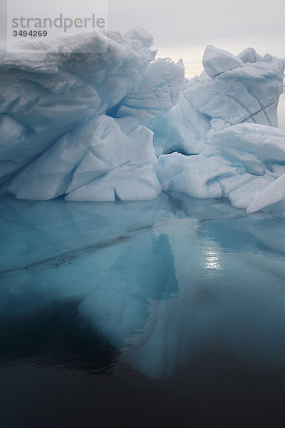 Eisberg im Nordpolarmeer  Norwegen  Europa