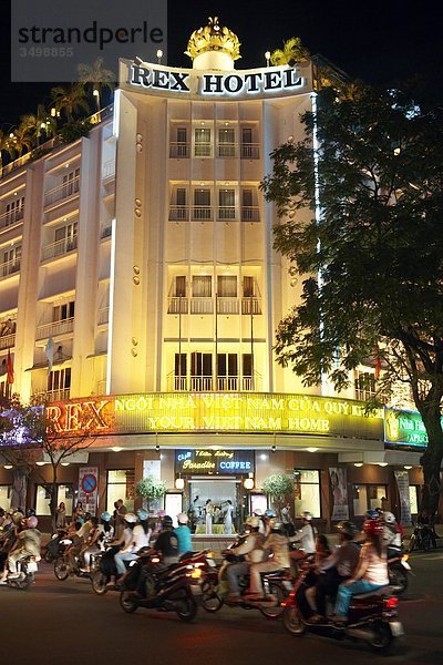 Vietnam  Hochiminville  das Rex Hotel bei Nacht