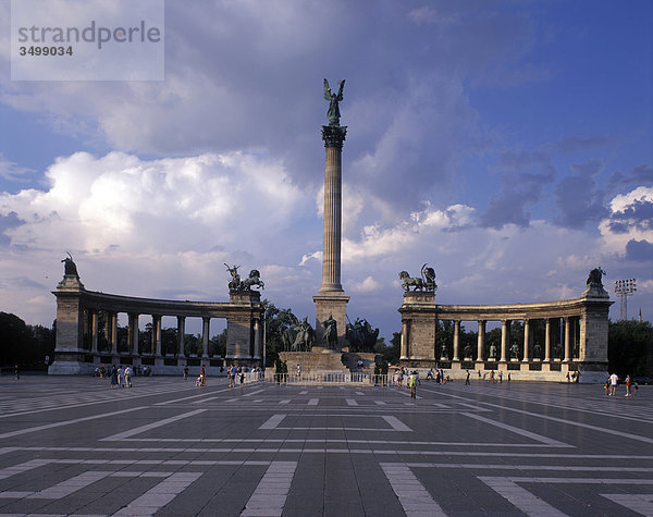Budapest  Ungarn  Heroe's Square Millenary Denkmal