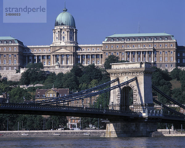 Europa  Ungarn  Budapest  Kettenbrücke und der königliche Palast