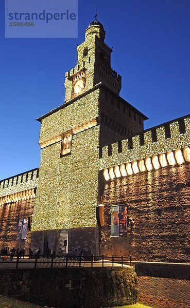 Italien  Lombardei  Mailand  Schloss Sforzesco in der Abenddämmerung