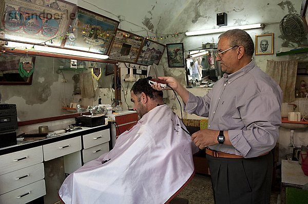 Israel  Westjordanland  Hebron  Barber shop
