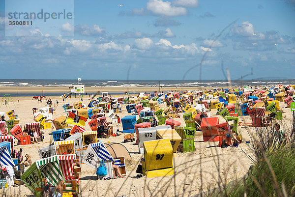 Strandkörbe am Strand von Langeoog  Deutschland