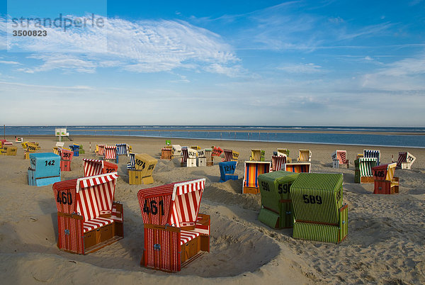 Strandkörbe am Strand von Langeoog  Deutschland