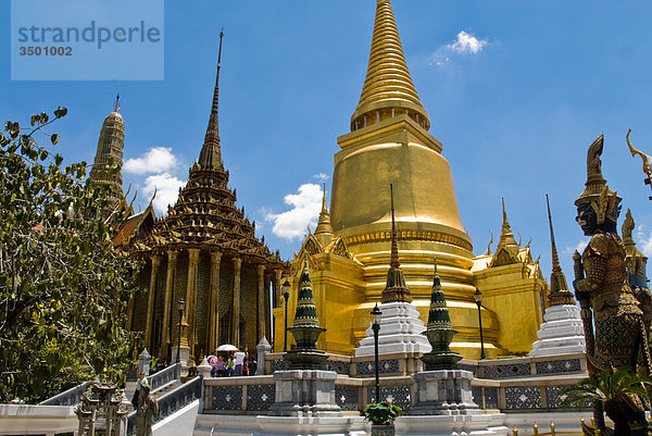 Phra Sri Rattana Chedi im Königspalast Wat Phra Kaeo  Bangkok  Thailand