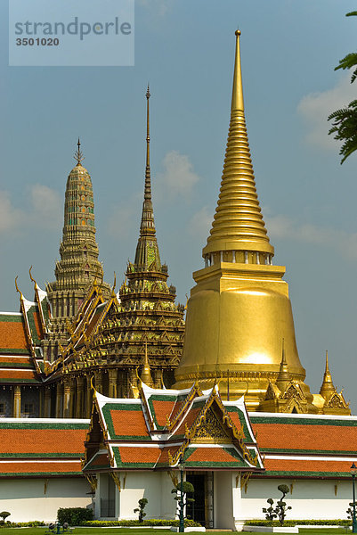 Phra Sri Rattana Chedi im Königspalast Wat Phra Kaeo  Bangkok  Thailand