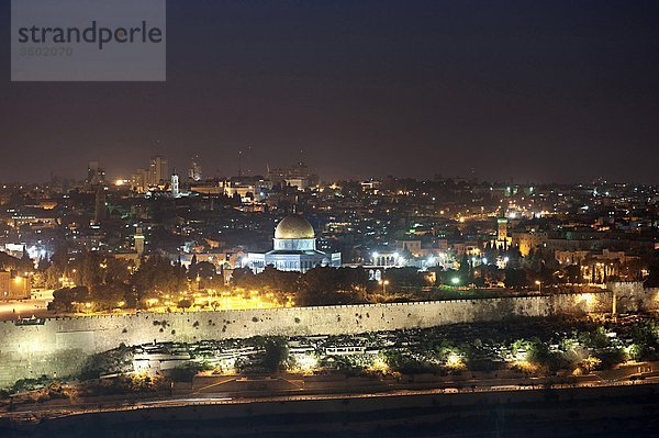 Israel  Jerusalem  Felsendom  Omar-Moschee in der Nacht