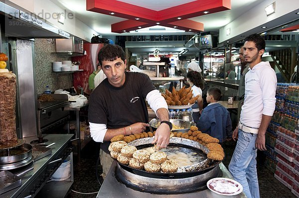 Israel  Westjordanland  Ramallah  Falafel shop