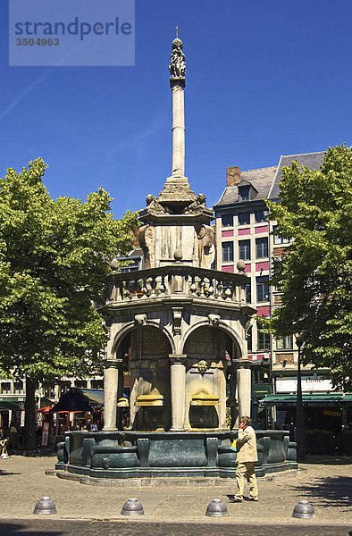 Belgien  Liege  Place du Marche  Perron  Symbol der Stadt
