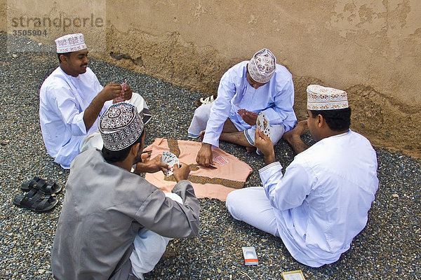 Oman  Männer Spielkarten in Jabrin fort