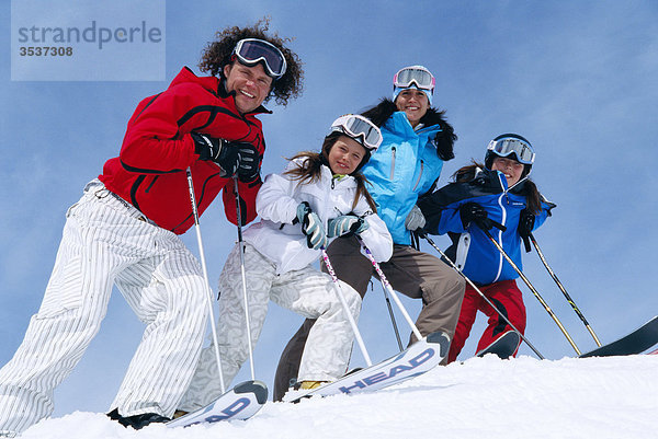 Eine Familie Ski